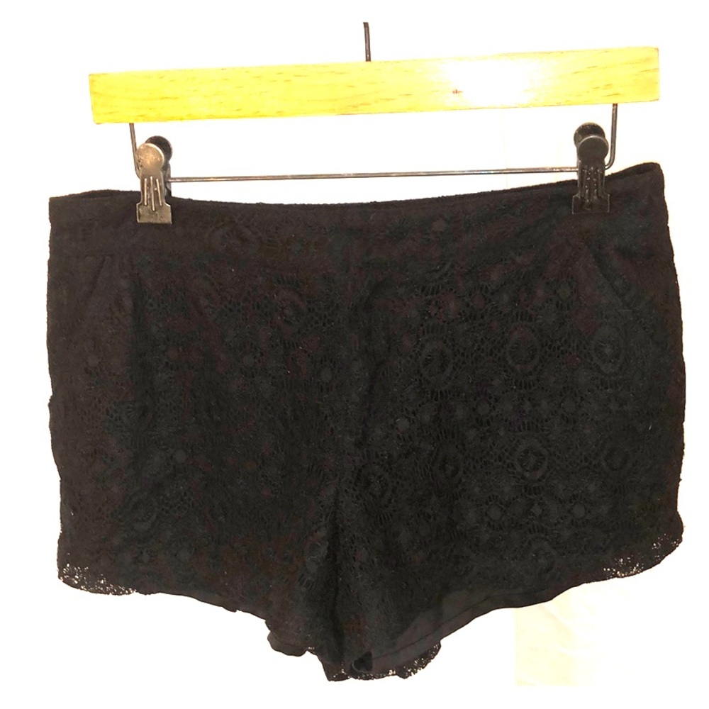 Black lace Guess! shorts.  Size 29